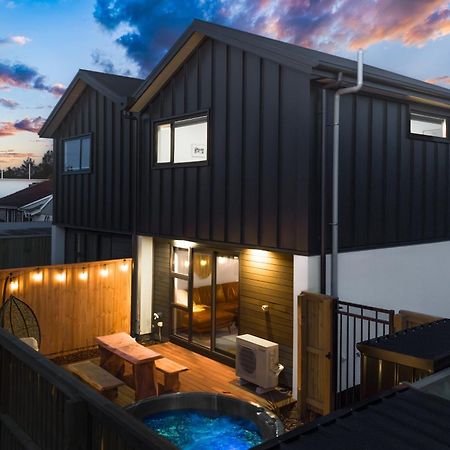 Apartmán Cozy Retreat With Hot Tub Christchurch Exteriér fotografie