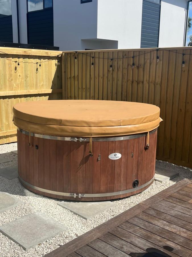 Apartmán Cozy Retreat With Hot Tub Christchurch Exteriér fotografie